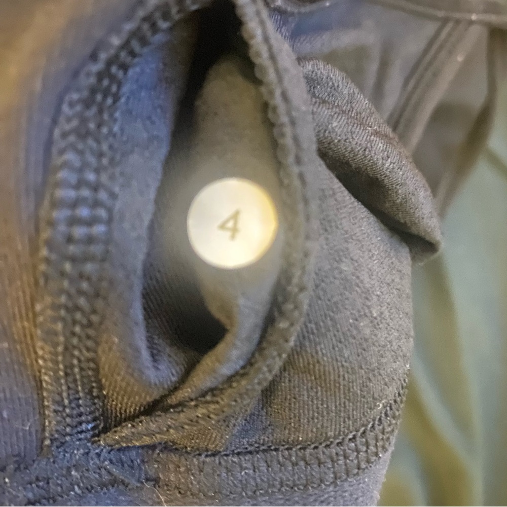 Lululemon black tank/bra size 4 GUC - Picture 8 of 8